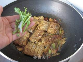 鲜美下饭好滋味:红烧带鱼的做法步骤:11
