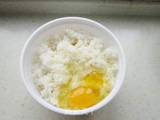 萝卜干蛋炒饭的做法步骤:3