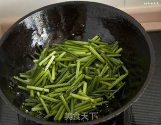 清爽鲜美易消化的超级好菜—韭菜苔炒虾仁的做法步骤:11