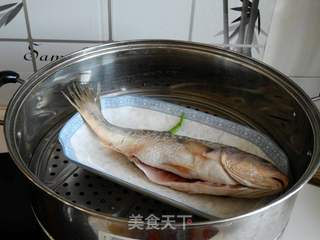 蒜香黄姑鱼的做法步骤:5
