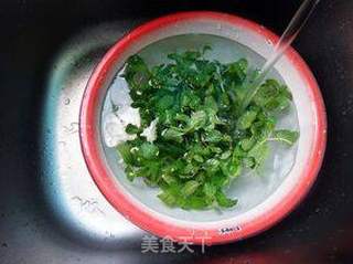 一口下去满齿留香——薄荷拌豆腐的做法步骤:2