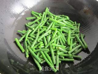 豇豆炒腊肉的做法步骤:6