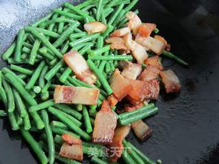 豇豆炒腊肉的做法步骤:7
