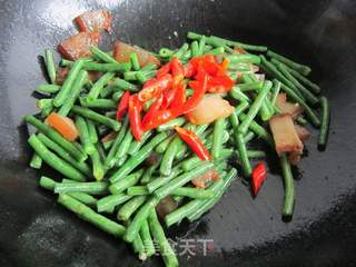 豇豆炒腊肉的做法步骤:8