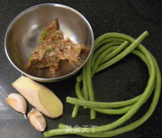 肉末豇豆的做法步骤：1