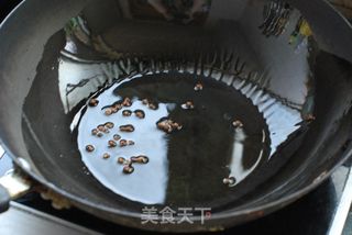 茄子最好吃的一种做法【西红柿尖椒炒茄子】的做法步骤:3