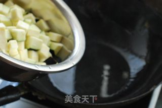 茄子最好吃的一种做法【西红柿尖椒炒茄子】的做法步骤：4