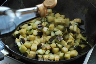 茄子最好吃的一种做法【西红柿尖椒炒茄子】的做法步骤:6