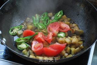茄子最好吃的一种做法【西红柿尖椒炒茄子】的做法步骤:9