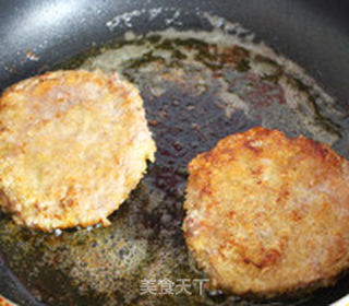煎牛肉饼三明治的做法步骤:10