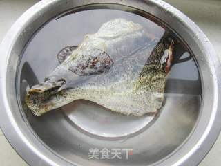 凉拌腊鱼的做法步骤：2