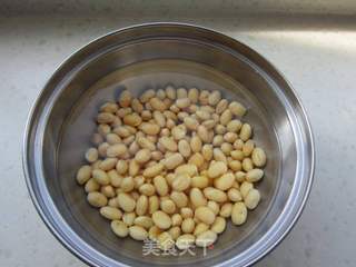 茄子焖黄豆的做法步骤:2