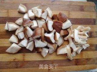 芹菜炒香菇的做法步骤:2
