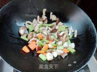 芹菜炒香菇的做法步骤：5