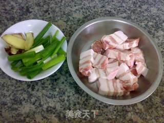 五花煮墨鱼的做法步骤:2