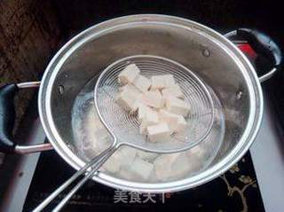 夏日清爽小菜来开胃——芹叶拌豆腐的做法步骤:2