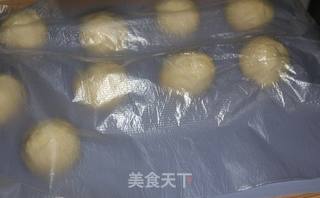 奶香软绵——毛毛虫面包的做法步骤:2