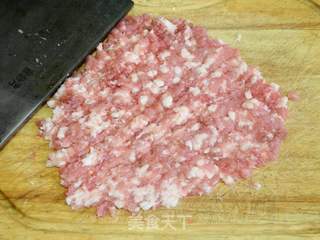 韭菜海米猪肉水饺的做法步骤：2