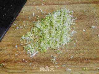 韭菜海米猪肉水饺的做法步骤：3