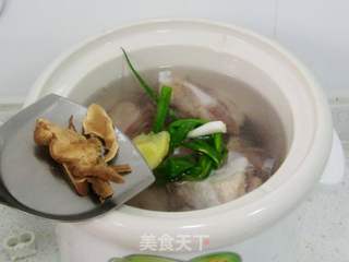 灵芝猪骨汤的做法步骤:6