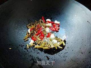 咸蒜苔烧豆腐的做法步骤:3
