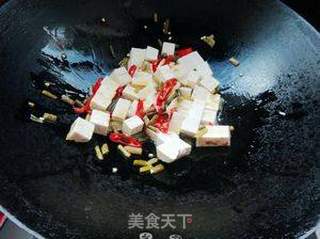 咸蒜苔烧豆腐的做法步骤：4