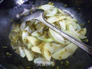 雪菜土豆炒夜开花的做法步骤：12