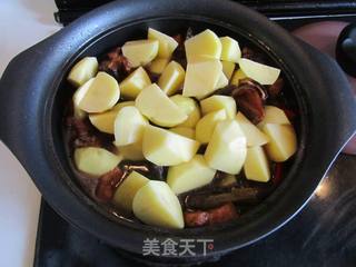 土豆香菇烧肉的做法步骤：7