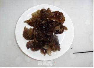 排毒养颜纤体的家常小菜——山药炒木耳的做法步骤:2