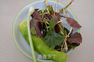 鱼腥草拌青笋的做法步骤:2