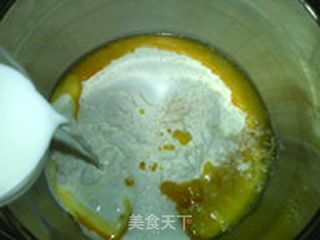 鲜奶葡萄干花环面包的做法步骤:2