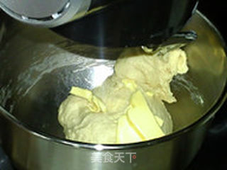 鲜奶葡萄干花环面包的做法步骤:3