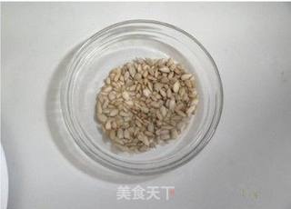 给爸爸做适合男士喝的滋补豆浆——葵花籽黑豆浆的做法步骤:2