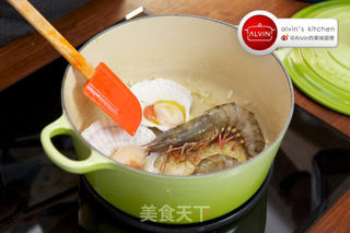 茄汁海鲜宽面的做法步骤:11