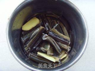 鲜美滋补---蒜子烧刀鳅的做法步骤：1