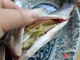 蒜米豆豉剁椒鱼的做法步骤:2