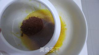 6寸可可戚风的做法步骤：4