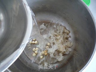 芒果银耳莲子羹的做法步骤:5