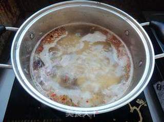 蚕豆腊肠煮白花的做法步骤:8