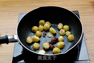 不可错过的小土豆烧鱿鱼的做法步骤:10
