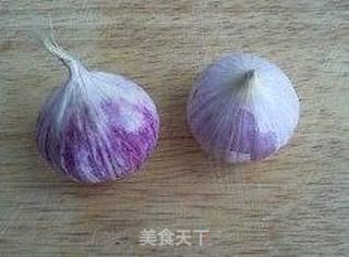 【大刀蒜泥白肉】附自制复制酱油做法------男人也需要宠爱的做法步骤:2