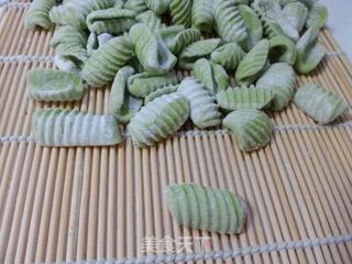 吸引小盆友的美食--翡翠蝴蝶面&螺旋面的做法步骤:18