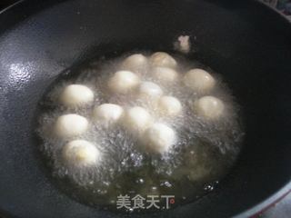 茄汁煨金球的做法步骤:3