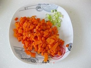 开胃养眼饭--------五彩菠萝炒饭(巧挖菠萝)的做法步骤:3