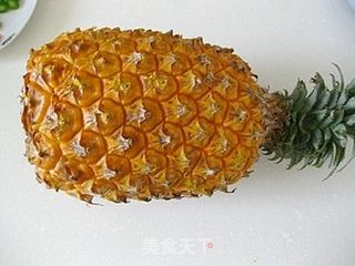 开胃养眼饭--------五彩菠萝炒饭(巧挖菠萝)的做法步骤:4