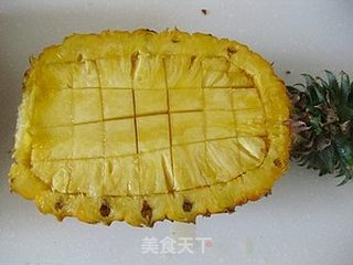 开胃养眼饭--------五彩菠萝炒饭(巧挖菠萝)的做法步骤:5