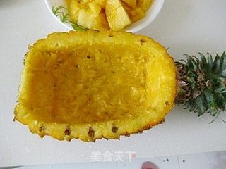 开胃养眼饭--------五彩菠萝炒饭(巧挖菠萝)的做法步骤:6