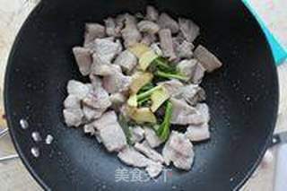 红烧肉烧芋头的做法步骤:7
