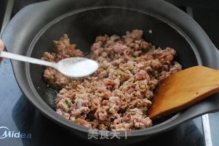 “清爽弹牙，香浓不腻”的夏季必备主食【炸酱凉面】的做法步骤：2