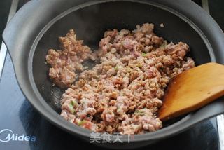 “清爽弹牙，香浓不腻”的夏季必备主食【炸酱凉面】的做法步骤：1